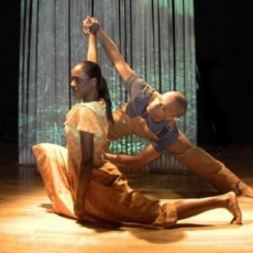 CANE: a responsive environment dancework